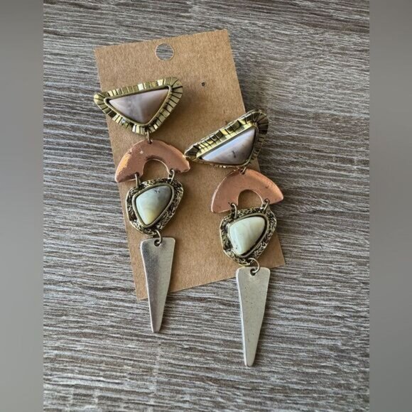 Assorted Gold and Cream Earrings A1322 - Picture 3 of 4